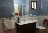 Отдельно стоящий дом с участком на продажу в городе Almendralejo. Фото