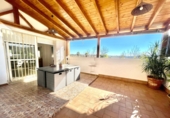Chalet independiente con terreno en venta en Alcalá de Guadaíra ref: TR360789 foto