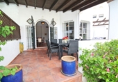 Xalet adossat amb terreny en venda a Marbella ref.: TR101048 foto