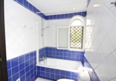 Xalet adossat amb terreny en venda a Marbella ref.: TR101048 foto