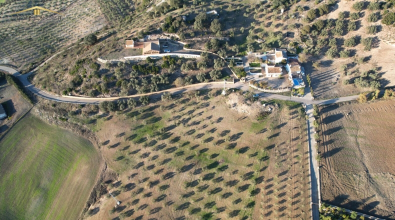 Málaga - Антекера - 23000m2