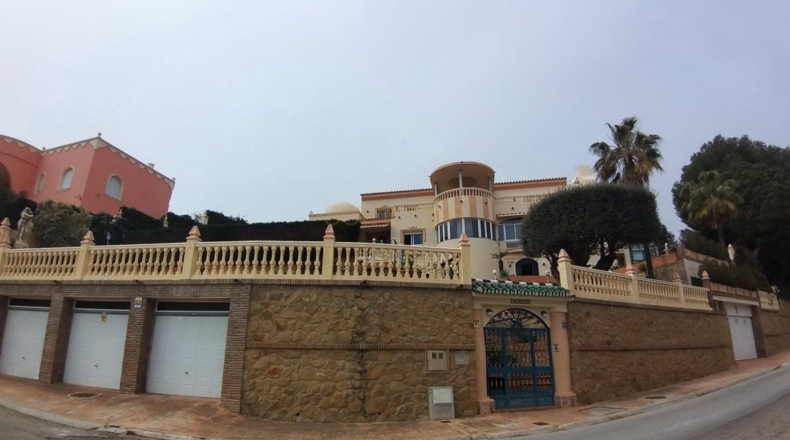 Málaga - Arroyo de la Miel - 680m2