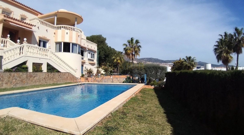 Málaga - Arroyo de la Miel - 680m2