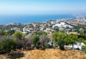 Вилла с участком на продажу в городе Benalmádena. Фото