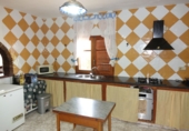 Отдельно стоящий дом с участком на продажу в городе Órgiva. Фото