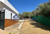 Chalet independiente con terreno en venta en Coria del Río ref: TR322376 foto