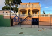 Chalet independiente con terreno en venta en La Puebla del Río ref: TR369755 foto