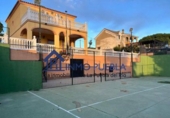 Chalet independiente con terreno en venta en La Puebla del Río ref: TR369755 foto