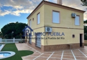 Chalet independiente con terreno en venta en La Puebla del Río ref: TR369755 foto