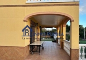 Chalet independiente con terreno en venta en La Puebla del Río ref: TR369755 foto