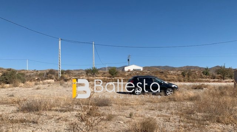 Almeria - Las Labores - 2700m2