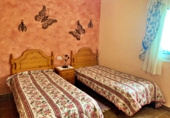 Отдельно стоящий дом с участком на продажу в городе Льорет де Мар. Фото