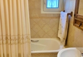 Отдельно стоящий дом с участком на продажу в городе Льорет де Мар. Фото