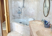 Отдельно стоящий дом с участком на продажу в городе Льорет де Мар. Фото
