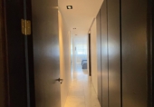 Отдельно стоящий дом с участком на продажу в городе Santa Eulària des Riu. Фото
