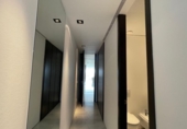Отдельно стоящий дом с участком на продажу в городе Santa Eulària des Riu. Фото