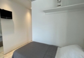 Отдельно стоящий дом с участком на продажу в городе Santa Eulària des Riu. Фото