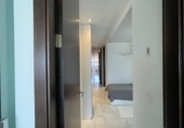 Отдельно стоящий дом с участком на продажу в городе Santa Eulària des Riu. Фото