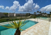 Отдельно стоящий дом с участком на продажу в городе Santa Eulària des Riu. Фото