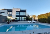 Chalet independiente con terreno en venta en San Sebastián ref: TR106887 foto