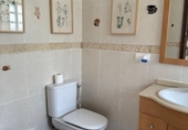 Отдельно стоящий дом с участком на продажу в городе Аликанте. Фото
