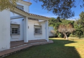 Xalet independent amb terreny en venda a Los Barrios ref.: TR15295 foto