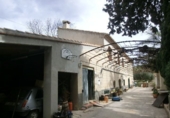 Фермерский дом с участком на продажу в городе Tortosa. Фото