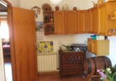 Отдельно стоящий дом с участком на продажу в городе Deltebre. Фото