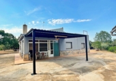 Отдельно стоящий дом с участком на продажу в городе Tortosa. Фото