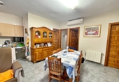 Отдельно стоящий дом с участком на продажу в городе Tortosa. Фото