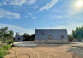 Отдельно стоящий дом с участком на продажу в городе Tortosa. Фото