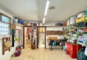 Отдельно стоящий дом с участком на продажу в городе Tortosa. Фото