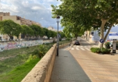 Дом с участком на продажу в городе el Vendrell. Фото
