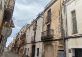 Дом с участком на продажу в городе el Vendrell. Фото
