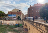 Дом с участком на продажу в городе el Vendrell. Фото