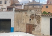Дом с участком на продажу в городе el Vendrell. Фото