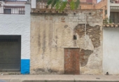 Дом с участком на продажу в городе el Vendrell. Фото