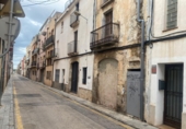 Дом с участком на продажу в городе el Vendrell. Фото
