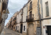 Дом с участком на продажу в городе el Vendrell. Фото
