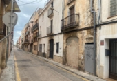 Дом с участком на продажу в городе el Vendrell. Фото