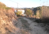 Отдельно стоящий дом с участком на продажу в городе Tortosa. Фото