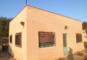Отдельно стоящий дом с участком на продажу в городе Tortosa. Фото