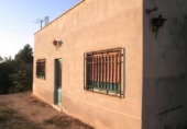 Отдельно стоящий дом с участком на продажу в городе Tortosa. Фото