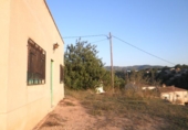Отдельно стоящий дом с участком на продажу в городе Tortosa. Фото