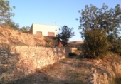 Отдельно стоящий дом с участком на продажу в городе Tortosa. Фото