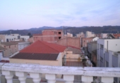 Дом с участком на продажу в городе Tortosa. Фото