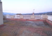Дом с участком на продажу в городе Tortosa. Фото