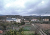 Дом с участком на продажу в городе Tortosa. Фото
