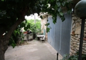 Дом с участком на продажу в городе Tortosa. Фото
