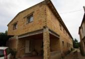 Дом с участком на продажу в городе Tortosa. Фото